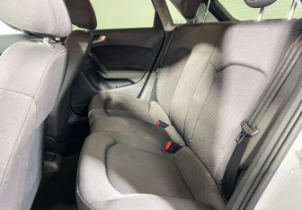 Подержанный автомобиль Audi A1 2013 года (10 фото)