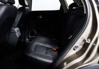 Подержанный автомобиль FAW Besturn X40 2019 года (10 фото)