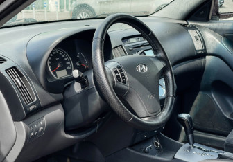 Подержанный автомобиль Hyundai Elantra Sedan 2009 года (13 фото)
