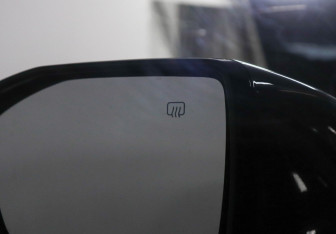 Подержанный автомобиль Changan UNI-V 2023 года (16 фото)