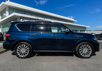 Подержанный автомобиль Infiniti QX80 2017 года (4 фото)