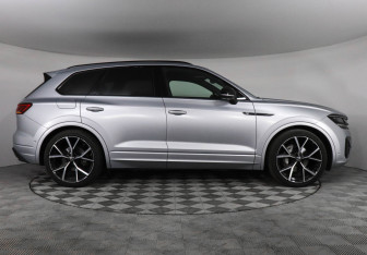Подержанный автомобиль Volkswagen Touareg 2022 года (4 фото)
