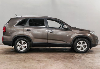 Подержанный автомобиль Kia Sorento 2014 года (4 фото)