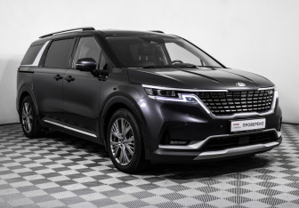 Подержанный автомобиль Kia Carnival 2021 года (3 фото)