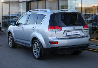 Подержанный автомобиль Citroen C-Crosser 2010 года (7 фото)