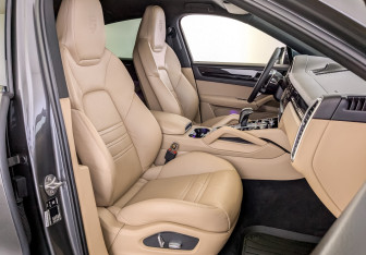 Подержанный автомобиль Porsche Cayenne 2021 года (24 фото)
