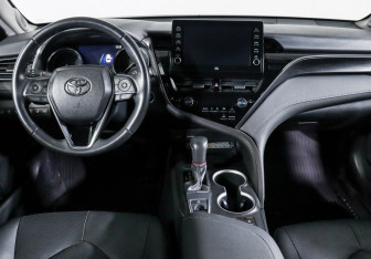 Подержанный автомобиль Toyota Camry Sedan 2021 года (10 фото)