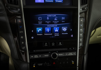 Подержанный автомобиль Infiniti Q50 2017 года (15 фото)