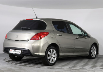 Подержанный автомобиль Peugeot 308 Hatchback 2011 года (3 фото)