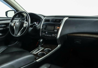 Подержанный автомобиль Nissan Teana 2015 года (7 фото)