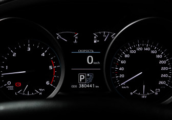 Подержанный автомобиль Toyota Land Cruiser Suv 2014 года (11 фото)