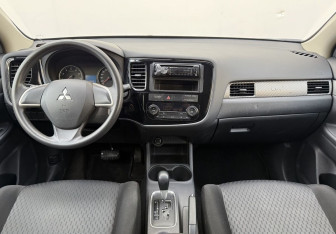 Подержанный автомобиль Mitsubishi Outlander 2014 года (12 фото)
