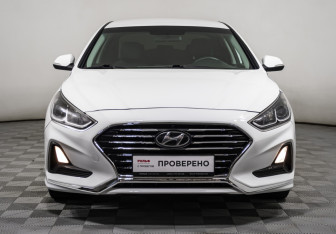 Подержанный автомобиль Hyundai Sonata 2019 года (2 фото)