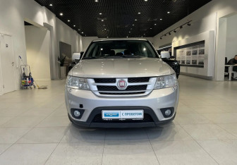 Подержанный автомобиль Fiat Freemont 2013 года (2 фото)