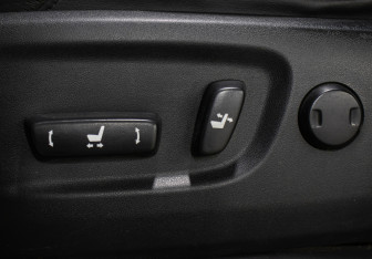 Подержанный автомобиль Toyota Land Cruiser Prado 2010 года (21 фото)