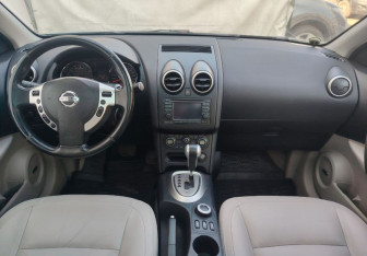 Подержанный автомобиль Nissan Qashqai+2 2010 года (9 фото)