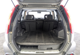 Подержанный автомобиль Nissan X-Trail 2010 года (9 фото)