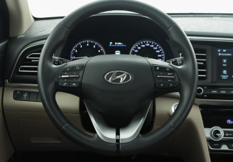 Подержанный автомобиль Hyundai Elantra Sedan 2020 года (9 фото)