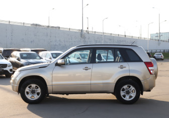 Подержанный автомобиль Suzuki Grand Vitara 2011 года (8 фото)