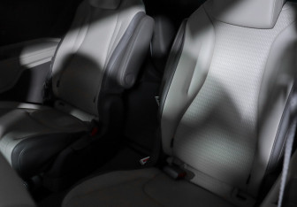 Подержанный автомобиль Kia Carnival 2020 года (18 фото)