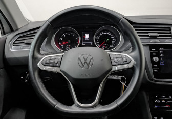 Подержанный автомобиль Volkswagen Tiguan 2022 года (21 фото)