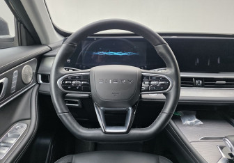 Подержанный автомобиль Chery Tiggo 8 Pro Max 2023 года (13 фото)