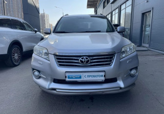 Подержанный автомобиль Toyota RAV4 2011 года (2 фото)