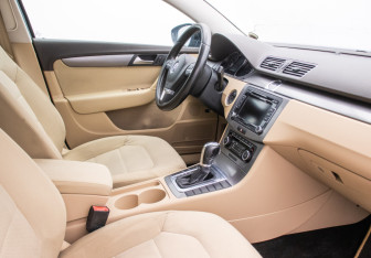 Подержанный автомобиль Volkswagen Passat Sedan 2011 года (9 фото)