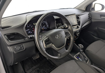 Подержанный автомобиль Hyundai Solaris Sedan 2021 года (16 фото)