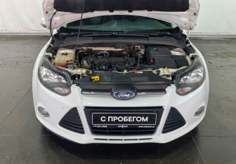 Подержанный автомобиль Ford Focus Sedan 2013 года (17 фото)