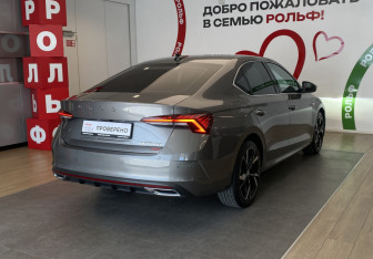 Подержанный автомобиль Skoda Octavia Liftback 2021 года (4 фото)