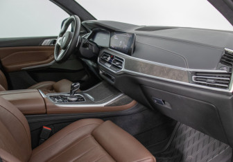 Подержанный автомобиль BMW X7 2020 года (7 фото)