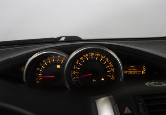 Подержанный автомобиль Toyota Verso 2012 года (11 фото)