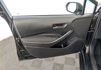 Подержанный автомобиль Toyota Corolla Sedan 2019 года (19 фото)