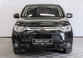 Подержанный автомобиль Mitsubishi Outlander 2014 года (2 фото)