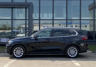 Подержанный автомобиль BMW X5 2020 года (8 фото)
