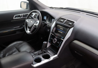 Подержанный автомобиль Ford Explorer 2014 года (10 фото)
