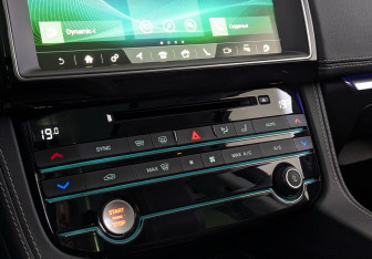 Подержанный автомобиль Jaguar F-Pace 2017 года (16 фото)