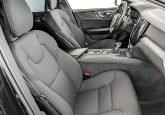 Подержанный автомобиль Volvo V60 2020 года (24 фото)