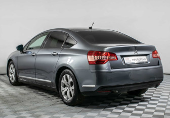 Подержанный автомобиль Citroen C5 Wagon 2008 года (7 фото)
