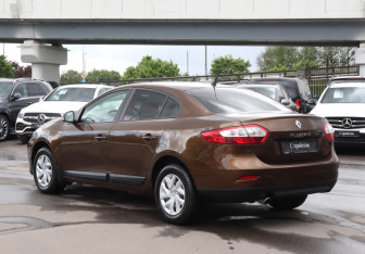 Подержанный автомобиль Renault Fluence 2014 года (7 фото)