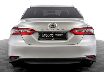Подержанный автомобиль Toyota Camry Sedan 2019 года (6 фото)