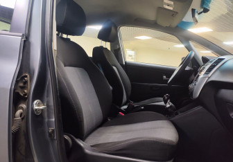 Подержанный автомобиль Kia Venga 2011 года (12 фото)