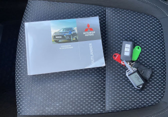 Подержанный автомобиль Mitsubishi Outlander 2018 года (18 фото)