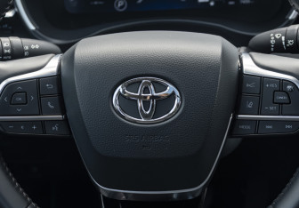 Подержанный автомобиль Toyota Highlander 2025 года (11 фото)