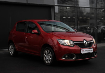Подержанный автомобиль Renault Sandero 2018 года (3 фото)