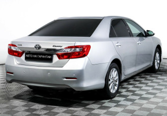 Подержанный автомобиль Toyota Camry Sedan 2013 года (5 фото)