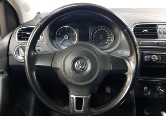 Подержанный автомобиль Volkswagen Polo Hatchback 2010 года (13 фото)