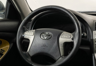 Подержанный автомобиль Toyota Camry Sedan 2007 года (14 фото)
