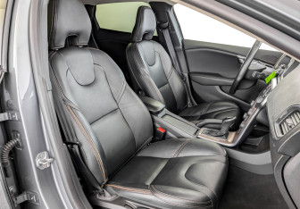 Подержанный автомобиль Volvo V40 Hatchback 2019 года (24 фото)